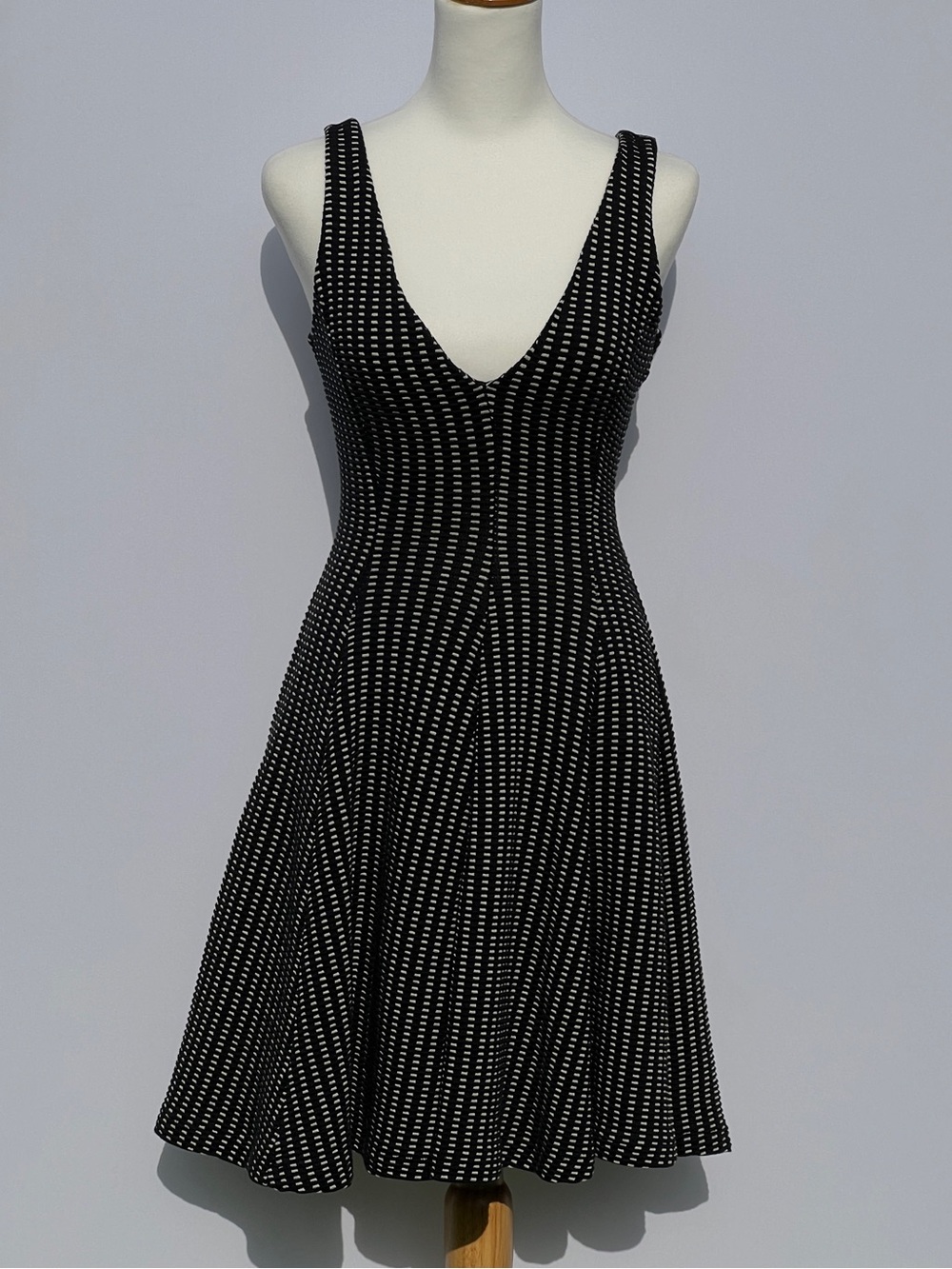 Zara Size XS Checkered Black and White A Line Flare Above the Knee V-Neck Dress